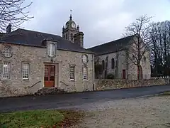 Vue de l'église abbatiale et de l'hôtellerie de l'abbaye.