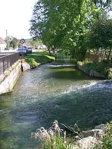 L'Airaines devant le moulin de Longpré-les-Corps-Saints.