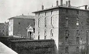 L'Hôtel-Dieu et son entrée à gauche, en 1939 depuis le Pont-Neuf