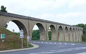 Vue rapprochée depuis la route départementale 8, en mai 2010.