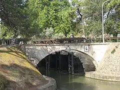 Canal du Midi : les ouvrages du Libron permettant au Canal du Midi de passer un cours d'eau.