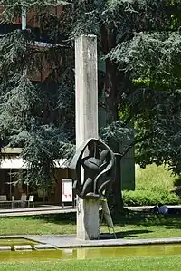 Sculpture "L'apprenti" par Pierre Blanc.