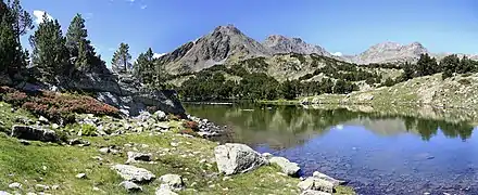 Vue sur l'un des lacs de Camporells.