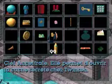 Capture d'écran montrant un tableau de 28 cases dont certaines d'entre elles sont remplies par les objets ramassés par le joueur au cours du jeu.