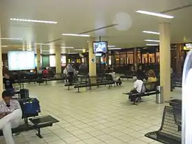 Salle d'attente à l'aéroport international Léon-Mba