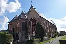 Chevet et calvaire de l'église St. Omer.