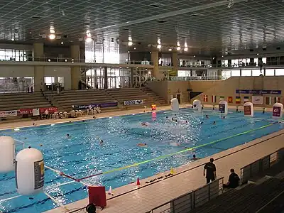Le bassin olympique lors d'une rencontre de water-polo, pendant un tour de qualification du trophée de la Ligue européenne de natation, en 2009.