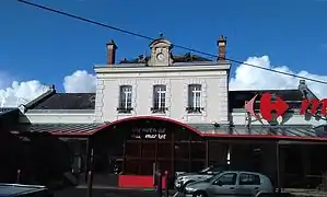 Remploi du bâtiment voyageurs de l'ancienne gare des Andelys en 2017.