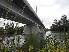 Le viaduc sur la Saône vue en enfilade vers Villers-les-Pots côté voie 1 (sens Dijon-Mulhouse).