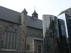 Le nouvel ascenseur panoramique, devant l'église Saint-Antoine