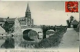 Pont-Remy, au tout début du XXe siècle. La carte postale indique qu'un port est aménagé sur la Somme.