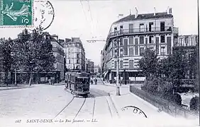 Tramway de l'Enghien-Trinité, avant 1909, devant l'actuel Théâtre Gérard Philipe.