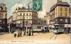 La place Gambetta : pôle important du réseau de l'ancien tramway d'Amiens dès le début du XXe siècle.