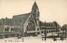 Tramway devant la gare de Metz, dans l'entre-deux-guerres