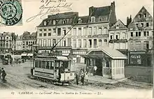 Vue ancienne montrant un tramway devant l'arrêt Grand'Place