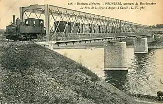 Le pont de Pruniers, construit en 1908, ancienne voie de chemin de fer du Petit Anjou.