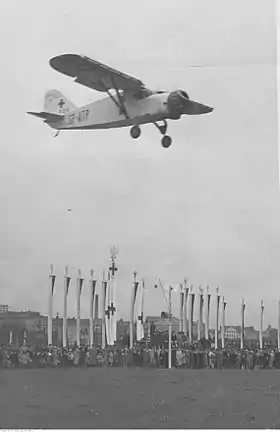 Le LWS-2 en vol lors d'un spectacle aérien en Pologne, en mai 1938.
