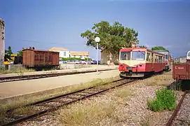 Un train-tramway pour Calvi en août 1994 composé de sa remorque pilote et un Renault ABH 8.