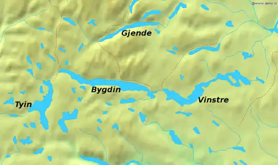 Le lac de Bygdin avec ses voisins