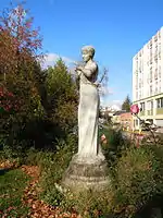 La Bonté« statue dite "la Bonté" », notice no IM21012384, base Palissy, ministère français de la Culture