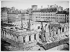 Construction du palais de la Bourse.