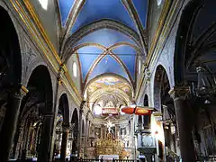 Intérieur de la collégiale.