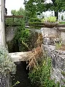 La Sansfond à son débouché à l'abbaye de Cîteaux. Voir aussi Ordre cistercien le Génie hydraulique