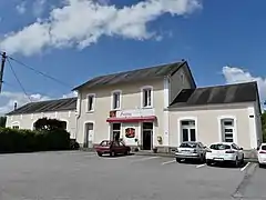 L'ancien bâtiment voyageurs de la gare de La Courtine.