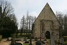 L'ancienne église Saint-Pierre de Réveillon.