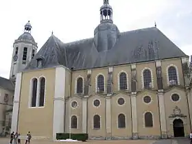 Vue du bâtiment depuis la Cour des classes du Prytanée.