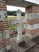 Croix commémorant l'église disparue Saint-Vincent de La Folletière.