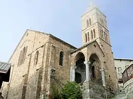 L'église Saint-Matthieu et son porche, hameau des Terrasses.