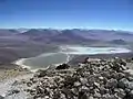 Vue depuis le sommet du Licancabur sur la Laguna Verde et Blanca.