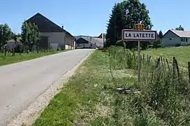 Entrée du village.