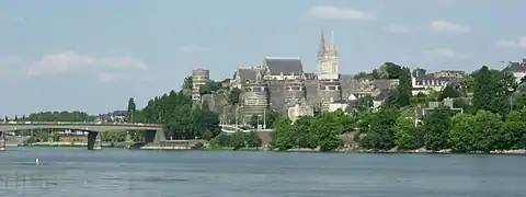 Le château d'Angers et le pont de la Basse-Chaîne
