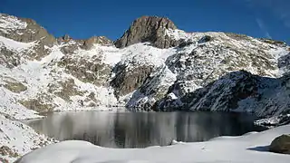 Vue de la cime de la Malédie et du lac Long.