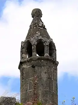 Souche et mitre d'une cheminée, Maison Cavaillé, XIVe siècle, Prayssac, France.