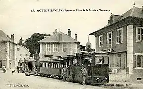 La Motte-Servolex un train au départ.