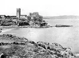 Le château en 1880 avec la maison de maître construite par M. Charrier.