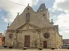 Façade occidentale de l'église Notre-Dame-de-la-Nativité.