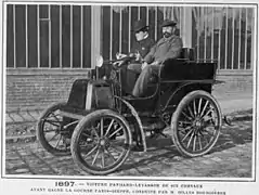 La Panhard 6HP vainqueur de la catégorie automobile, aux Paris-Dieppe et Paris-Trouville 1897 (avec Gilles Hourgières).