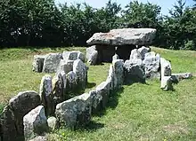 La Pouquelaye de Faldouet est l’un des dolmens les mieux préservés de Jersey avec celui du Couperon.
