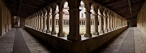 Intérieur du cloître