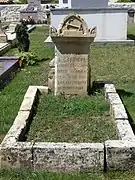 Tombe d'un capitaine de marine dans le cimetière de la Rouquette.