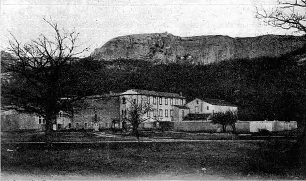 11.  L'hôtellerie et la grotte de la Sainte-Baume, photographie, 1913.