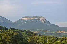 Le Bonnet de Calvin vu depuis le village.