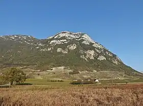 Vue du roc de Tormery depuis Chignin au nord-ouest.