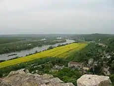 La Seine vue du donjon de la Roche-Guyon  qui se trouve dans le Val d'Oise (et pas dans les Yvelines)