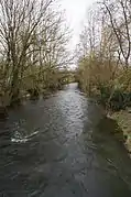 Vue de Barenton-sur-Serre avec le pont de chemin de fer