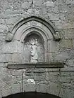 Statuette sur la porte Saint-Jean.